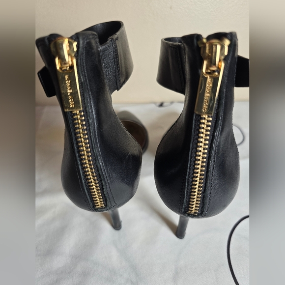 🔥EUC MICHAEL KORS LEATHER GIULIANA MID ANKLE STRAP PUMPS - Picture 15 of 16